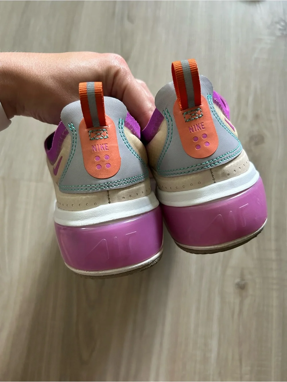Nike Air Max Dia SE Sneakers Women’s Size 8 AR7410-106